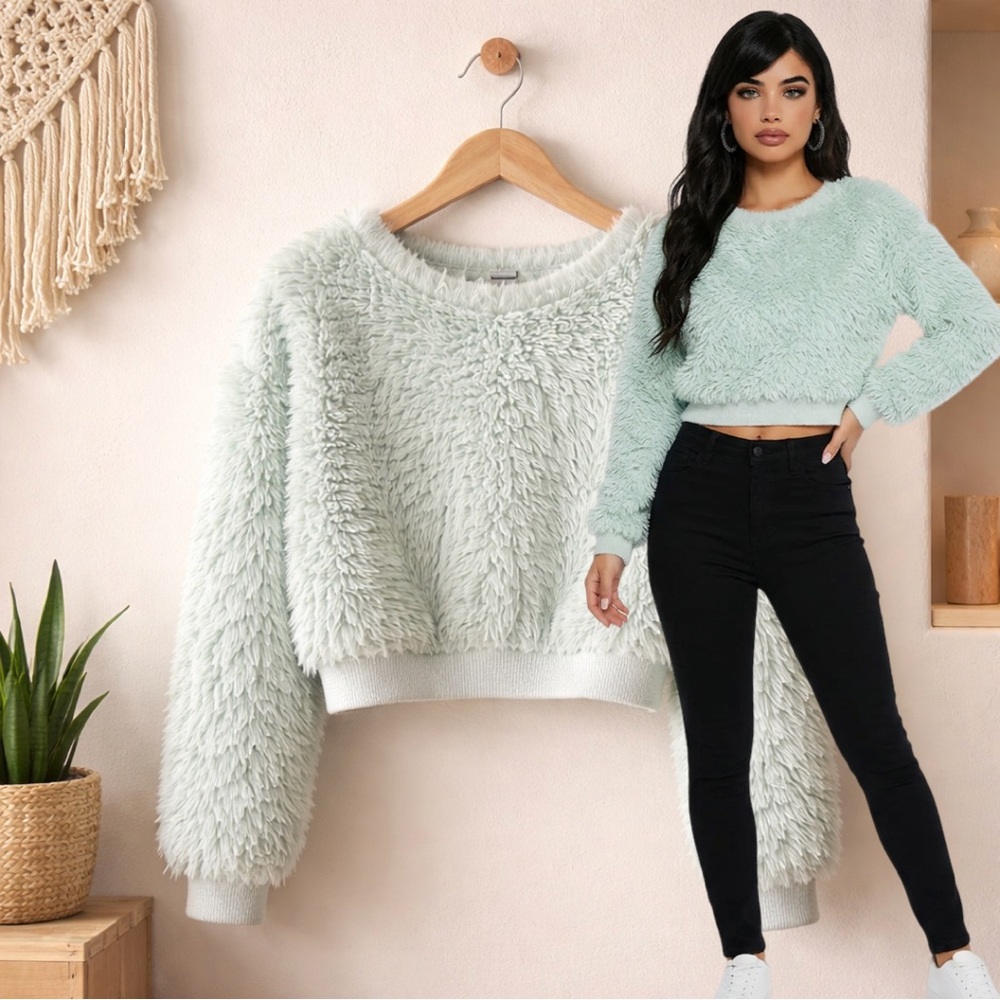 🛍️ Forever 21 Mint Green Fuzzy Cropped Pullover Sweater
